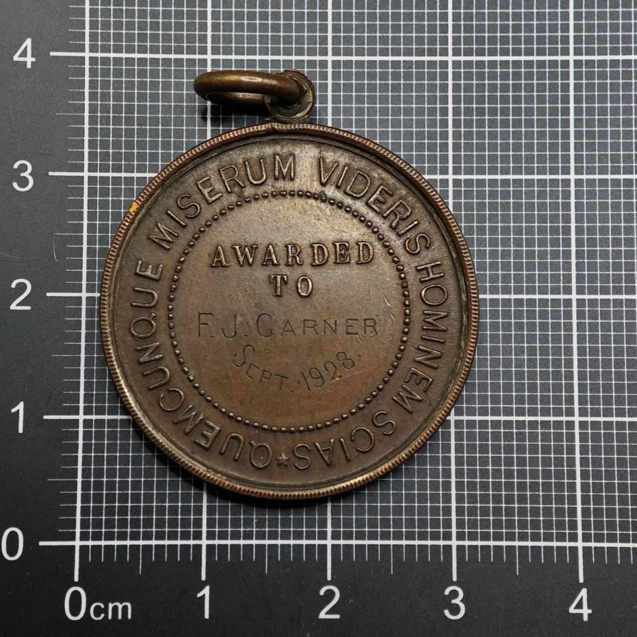  【淘币小摊】限时拍第八百六十八拍   章牌场   年前最后一周之前预留8号9号全部发出请更换最新收货地址不方便收货的请勿参拍或者顺丰到付  英国皇家救援纪念章