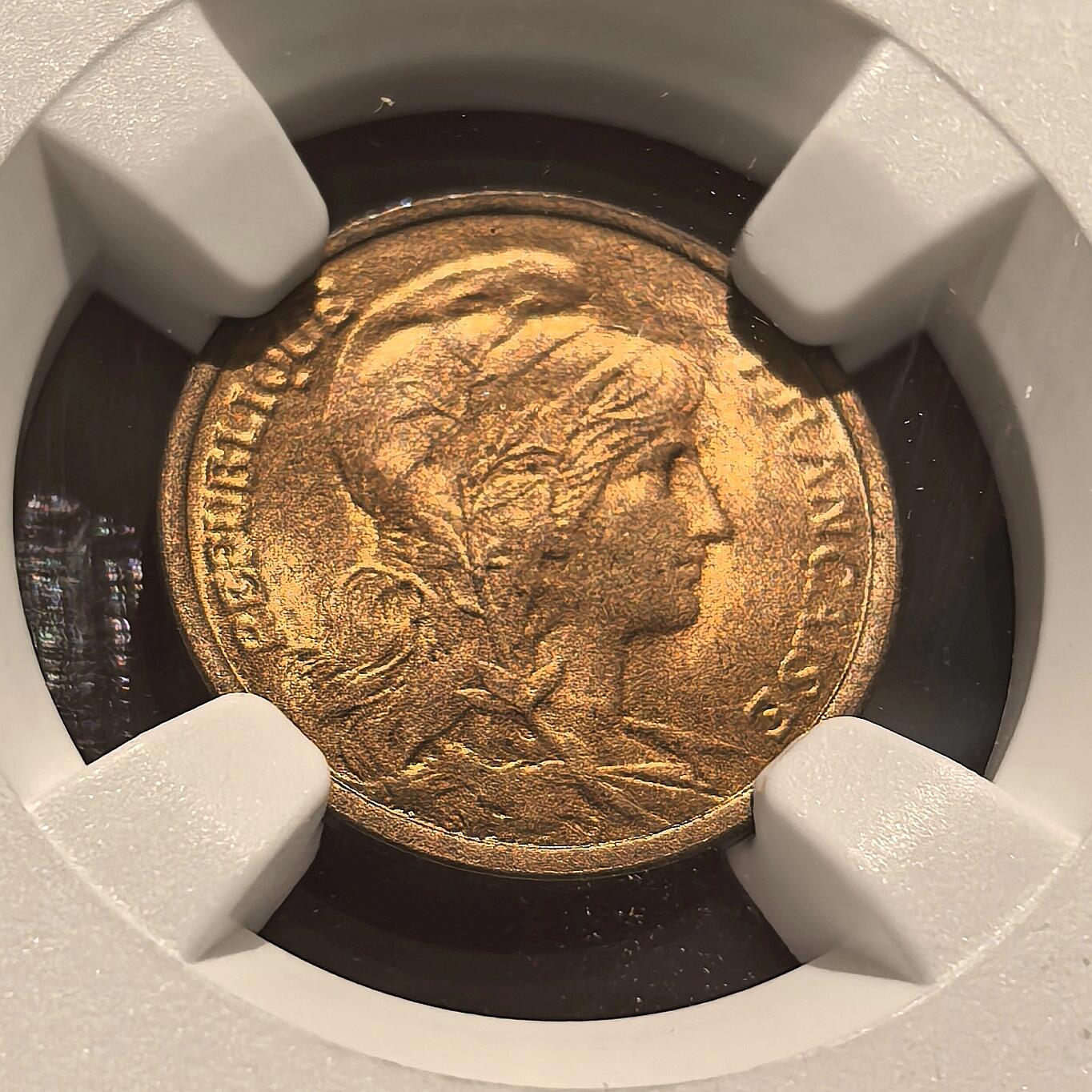 博洋堂“心向春光”2月精品大拍专场暨第160期（全场包邮） NGC MS66RB 法国1908年玛丽安娜头像1生丁铜币，来自拍行的小批量库存，百年来未留下丝毫被岁月侵蚀的痕迹，没有理由的RB，送pc的全给了red，分数也大有低估。