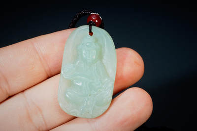 上海都达杂项专场三十四【年后发货全场包邮】  天然和田玉精雕《持莲观音》挂件 88-89