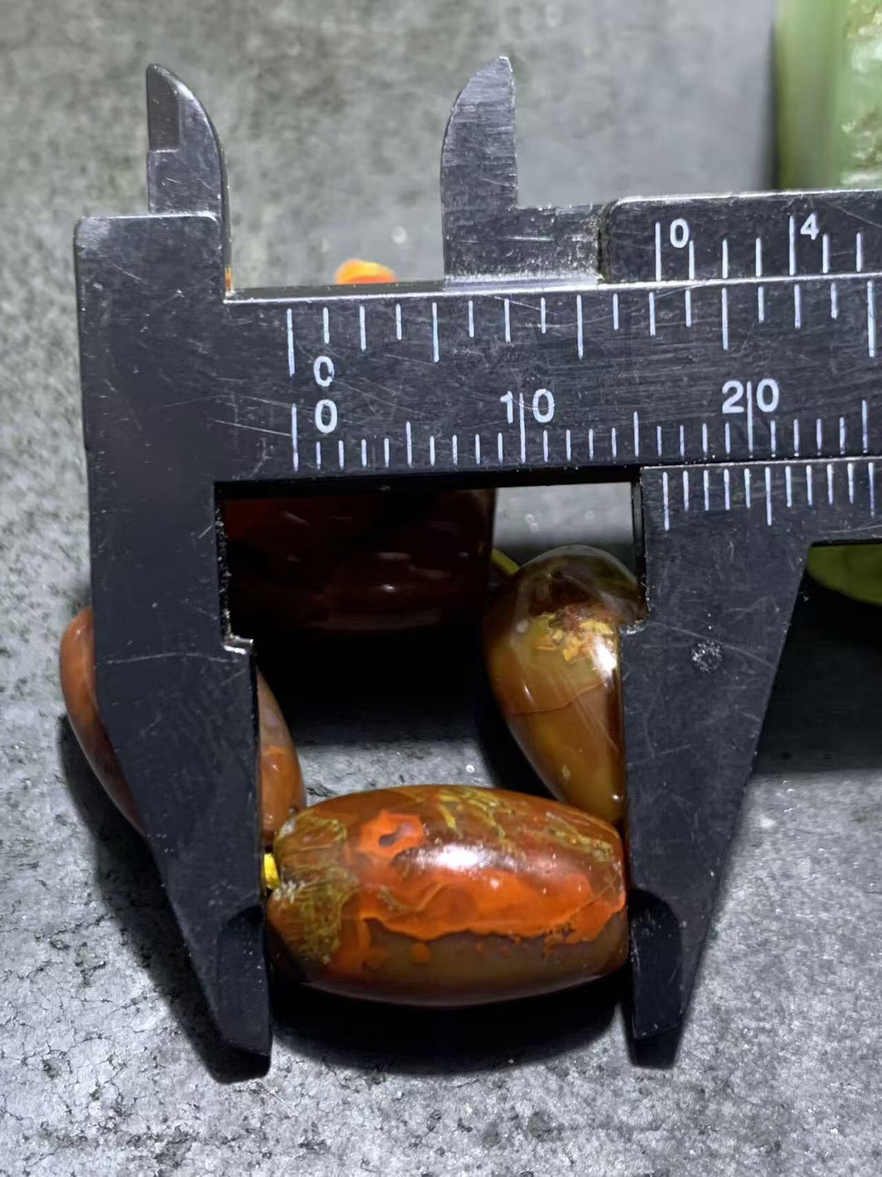 战国红玛瑙配饰一套，