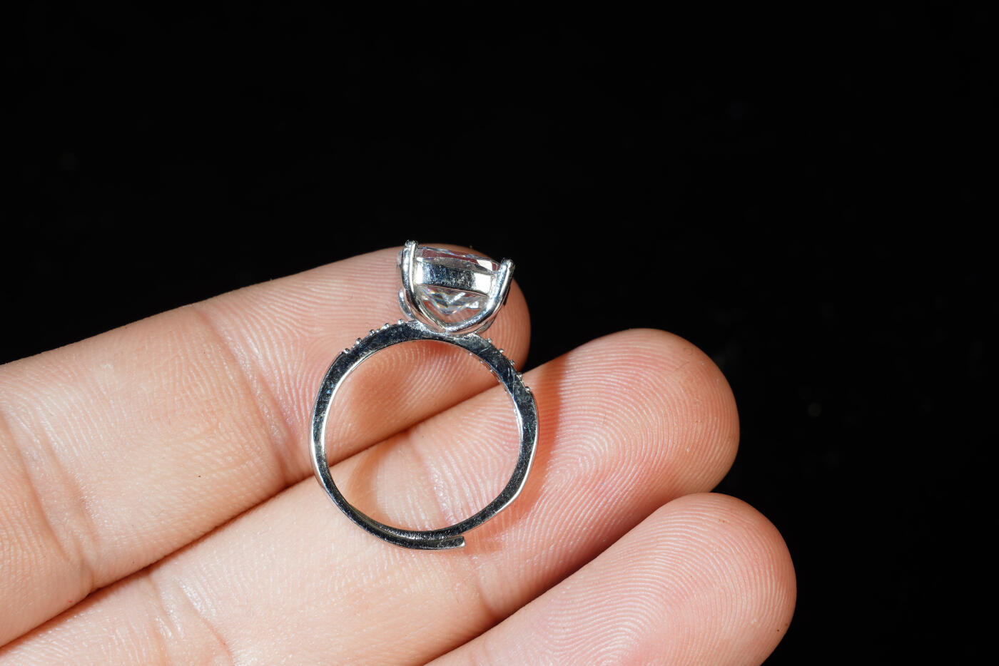 上海都达杂项专场二十六（全场包邮）  天然莫桑钻戒指 附鉴定证书88-102