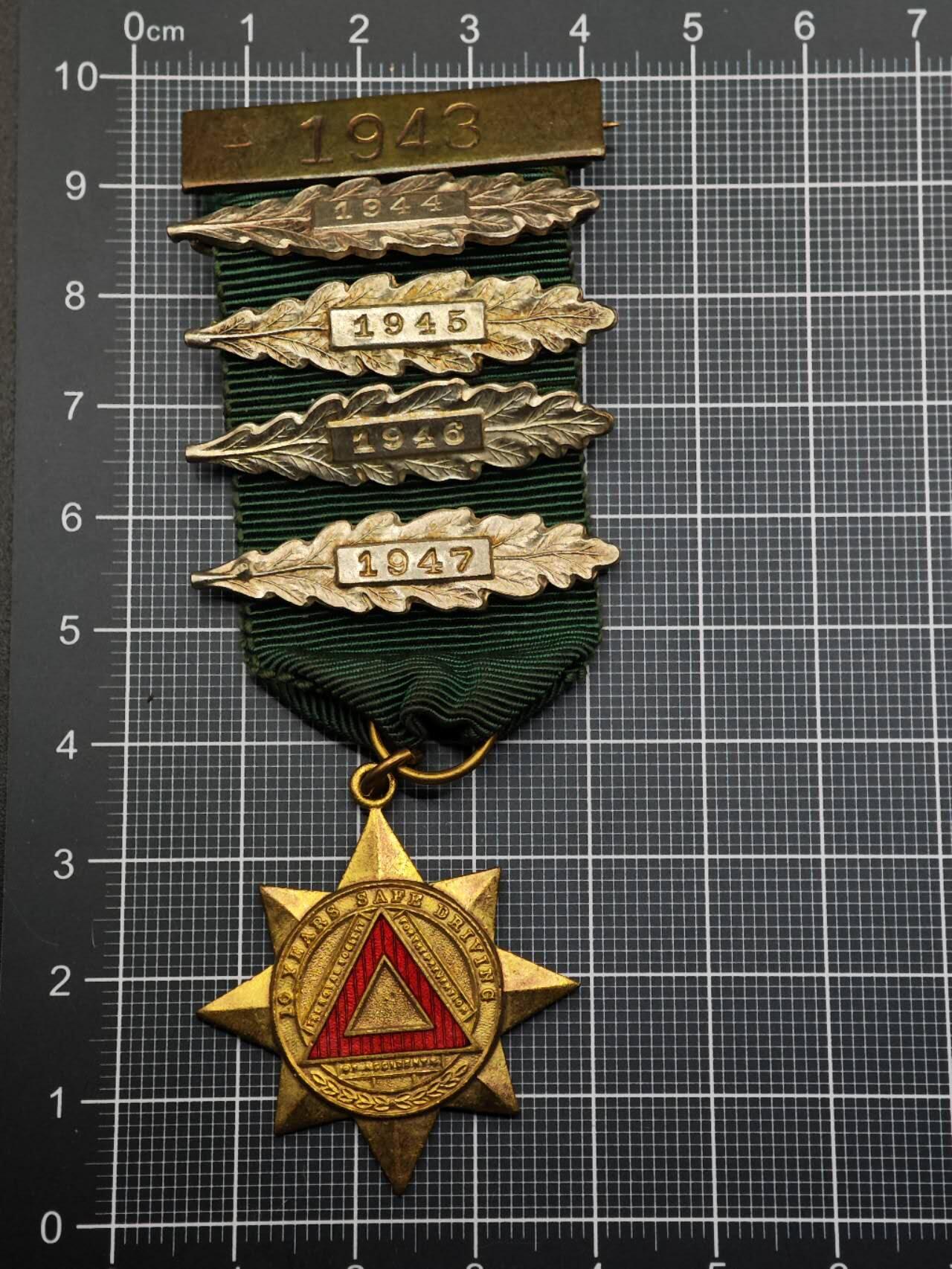  【淘币小摊】限时拍第八百六十八拍   章牌场   年前最后一周之前预留8号9号全部发出请更换最新收货地址不方便收货的请勿参拍或者顺丰到付  英国安全驾驶奖章