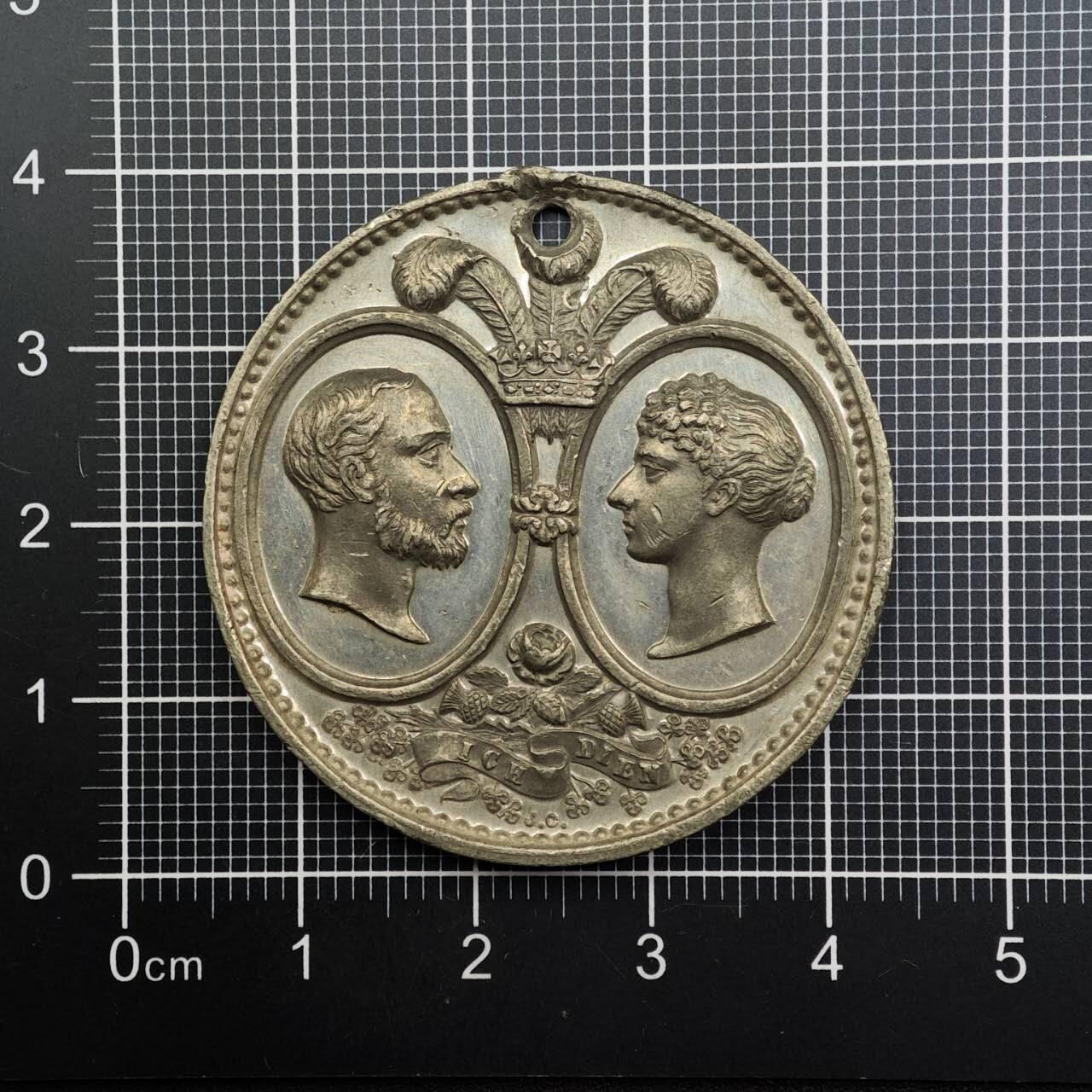  【淘币小摊】限时拍第八百六十八拍   章牌场   年前最后一周之前预留8号9号全部发出请更换最新收货地址不方便收货的请勿参拍或者顺丰到付  英国威尔士王子银婚纪念章