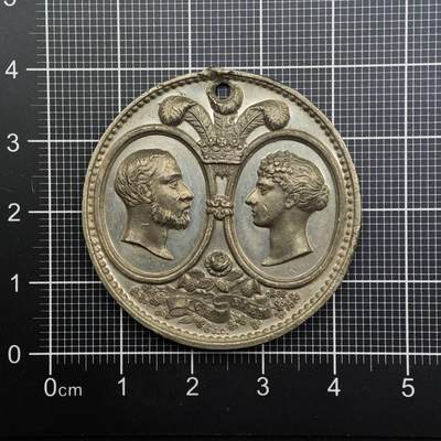  【淘币小摊】限时拍第八百六十八拍   章牌场   年前最后一周之前预留8号9号全部发出请更换最新收货地址不方便收货的请勿参拍或者顺丰到付  - 英国威尔士王子银婚纪念章