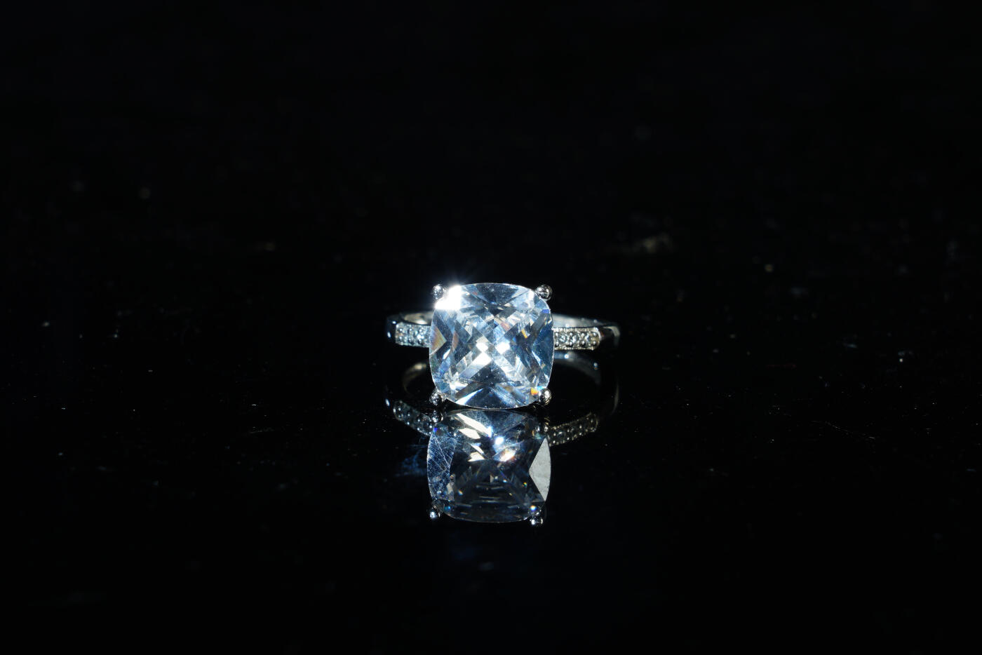 上海都达杂项专场二十六（全场包邮）  天然莫桑钻戒指 附鉴定证书88-102