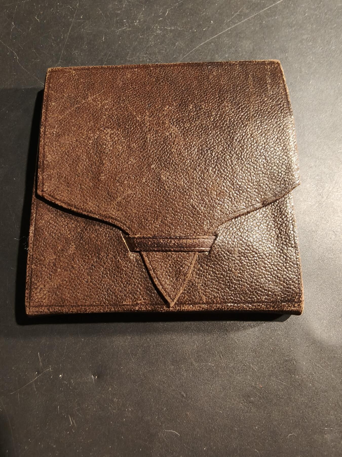 老王徽章第181期 法国里昂信贷银行镀金大铜章      原盒    大师皮列作品     直径80mm     重量245g