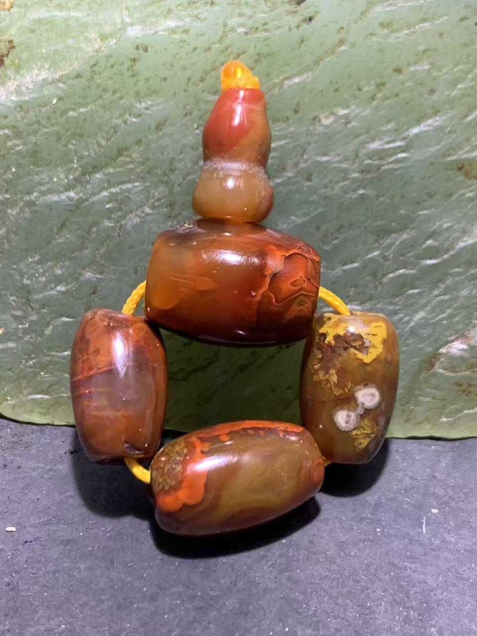 战国红玛瑙配饰一套，