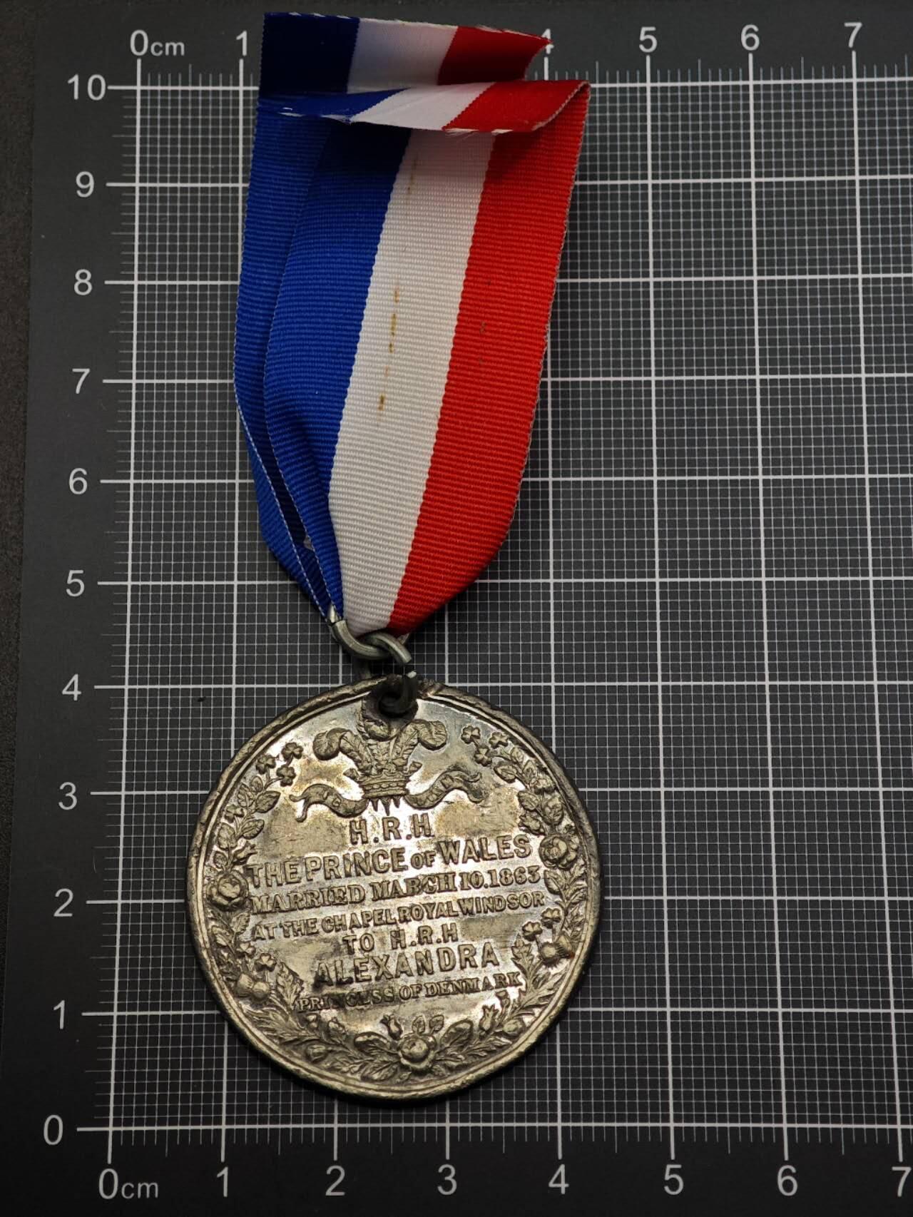  【淘币小摊】限时拍第八百六十八拍   章牌场   年前最后一周之前预留8号9号全部发出请更换最新收货地址不方便收货的请勿参拍或者顺丰到付  英国威尔士王子大婚纪念章