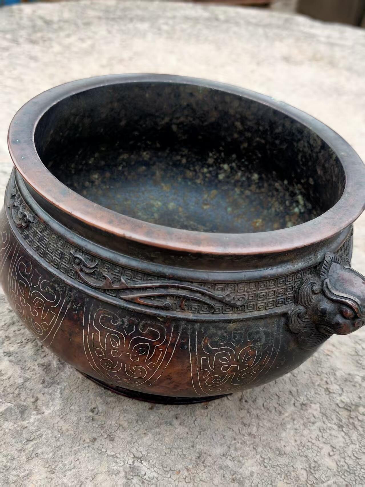 精品兽头铜炉  重量:4斤7两  品相一流  难得的佳品