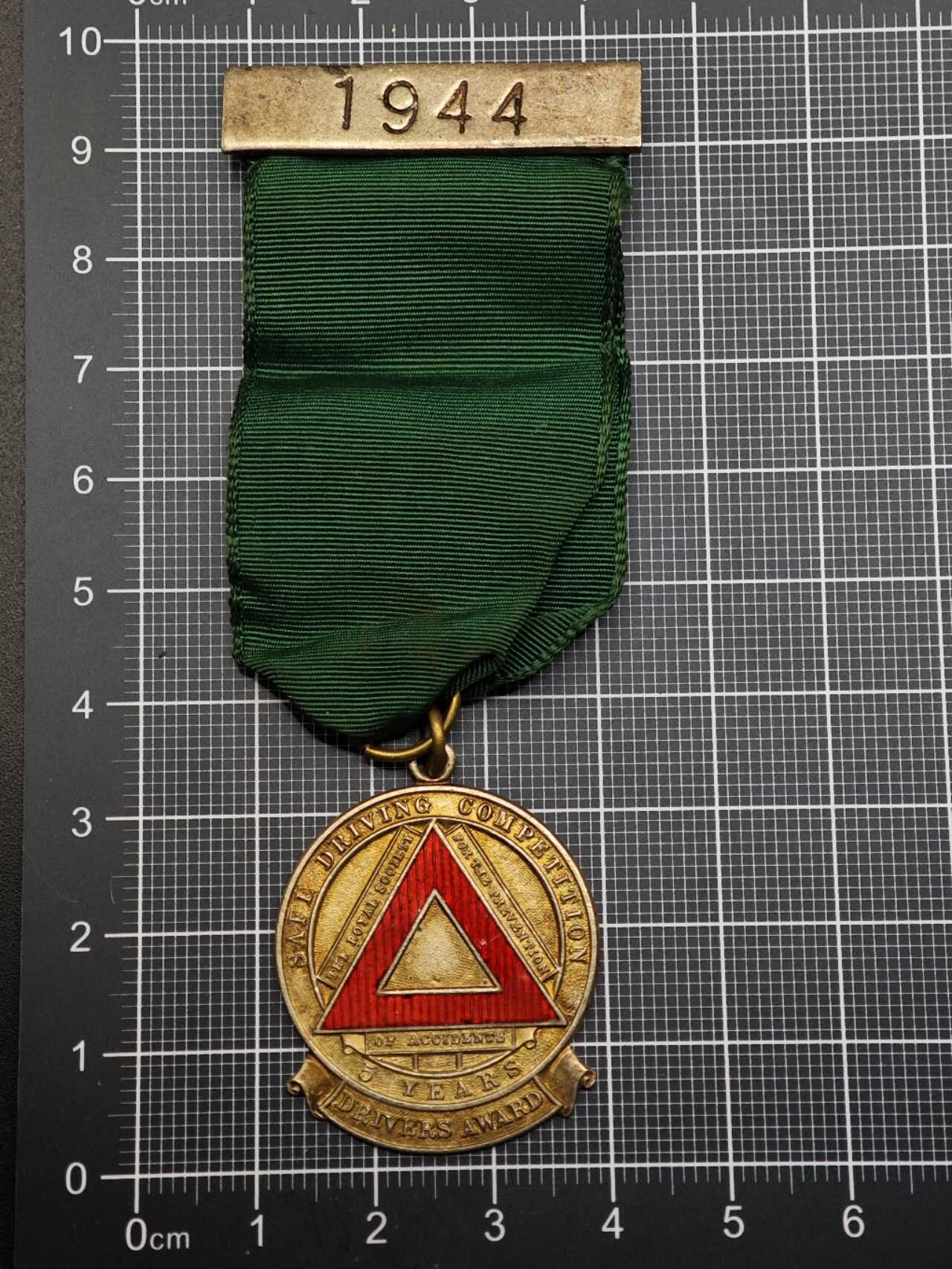  【淘币小摊】限时拍第八百六十八拍   章牌场   年前最后一周之前预留8号9号全部发出请更换最新收货地址不方便收货的请勿参拍或者顺丰到付  英国安全驾驶奖章