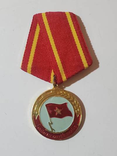 韵星假日军品类拍卖第40期 -- Rimey Holidays Militaria Auction 40 - 越南社会主义共和国决胜军旗奖章 最高级奖章