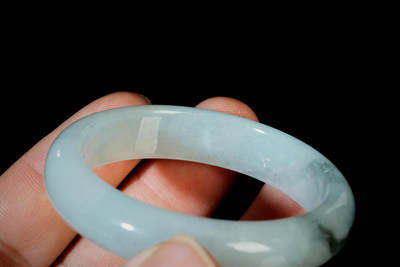 上海都达杂项专场三十四【年后发货全场包邮】  天然冰种带绿翡翠手镯88-63