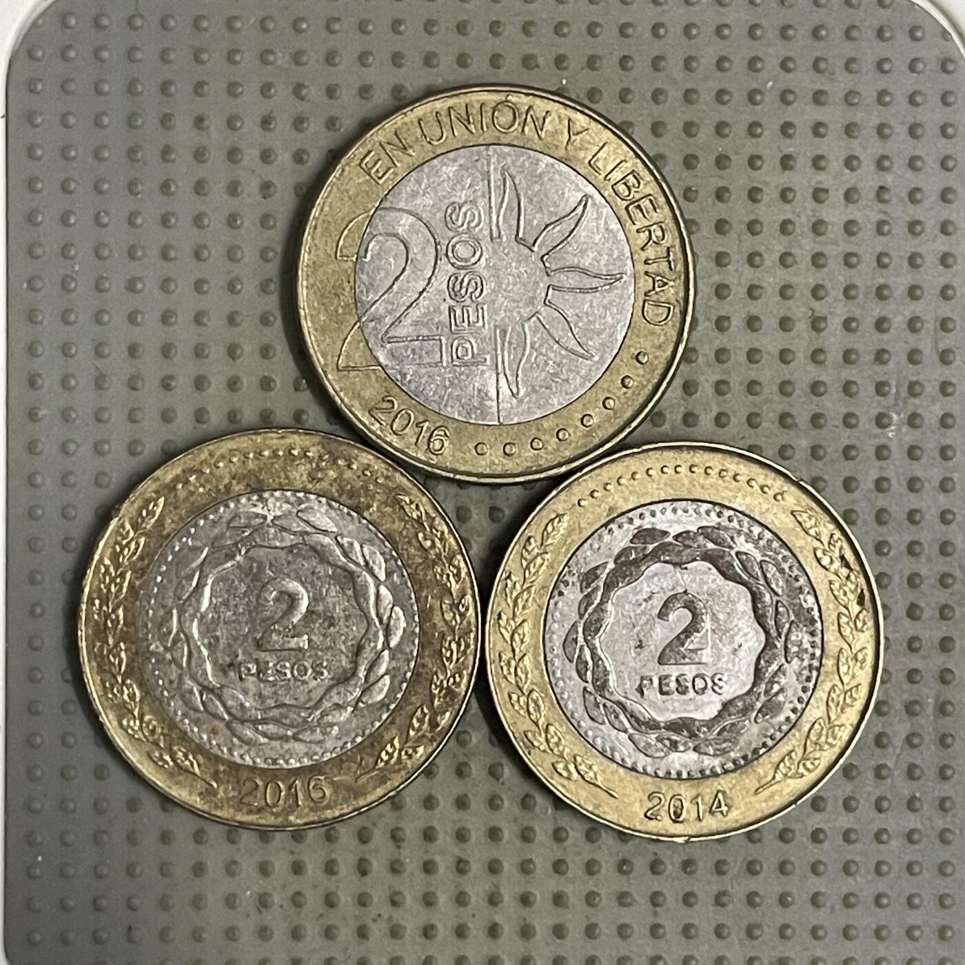 2026年第24场各国散币拍卖（总第174场）年前发货截止到11号 阿根廷2比索3枚