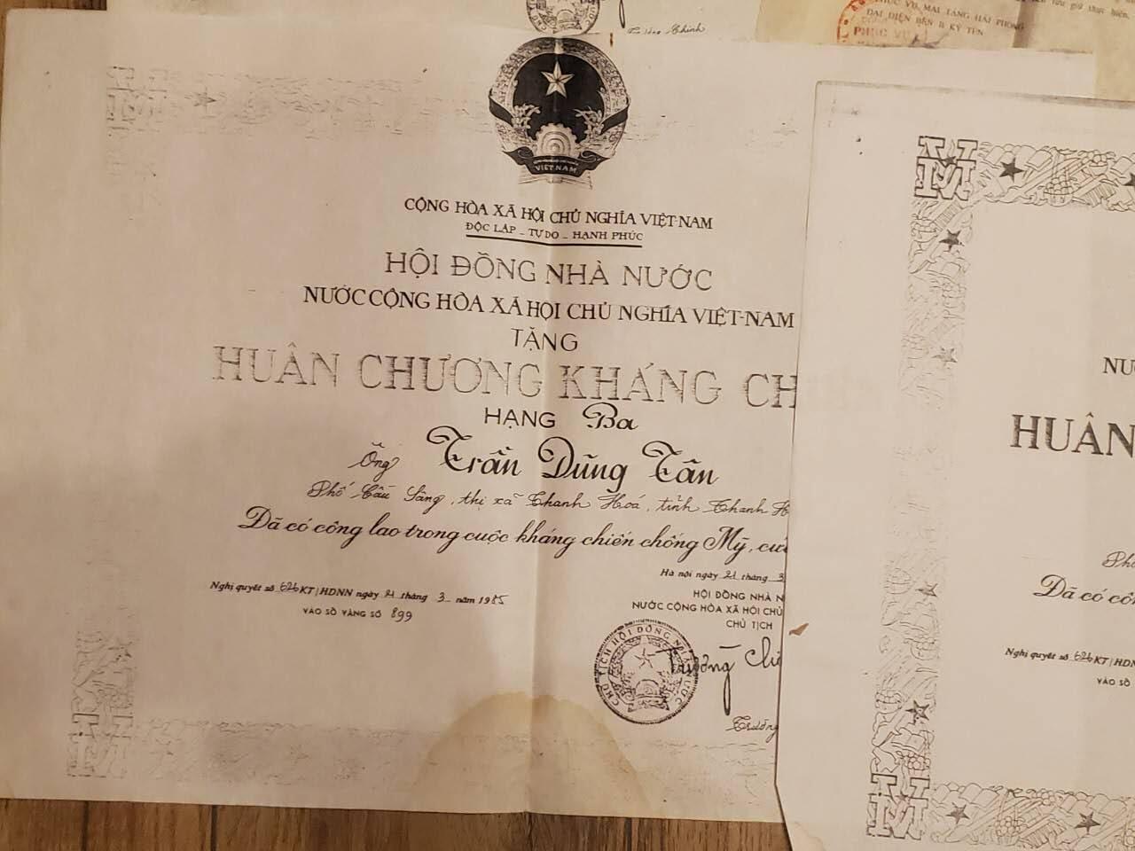 韵星假日军品类拍卖第40期 -- Rimey Holidays Militaria Auction 40 越南越战军官河内地区干部陈勇新大全套（详情见拍品介绍）