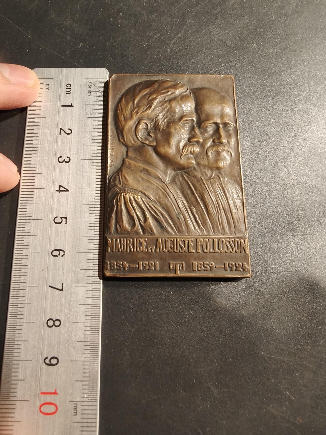 老王徽章第181期 法国医学博士Polloson兄弟方形大铜章     尺寸42×68mm    重量91.8g