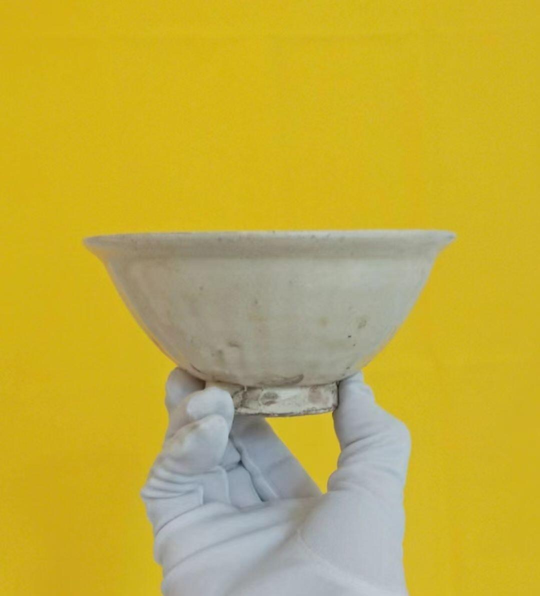 宋元白釉瓜棱碗