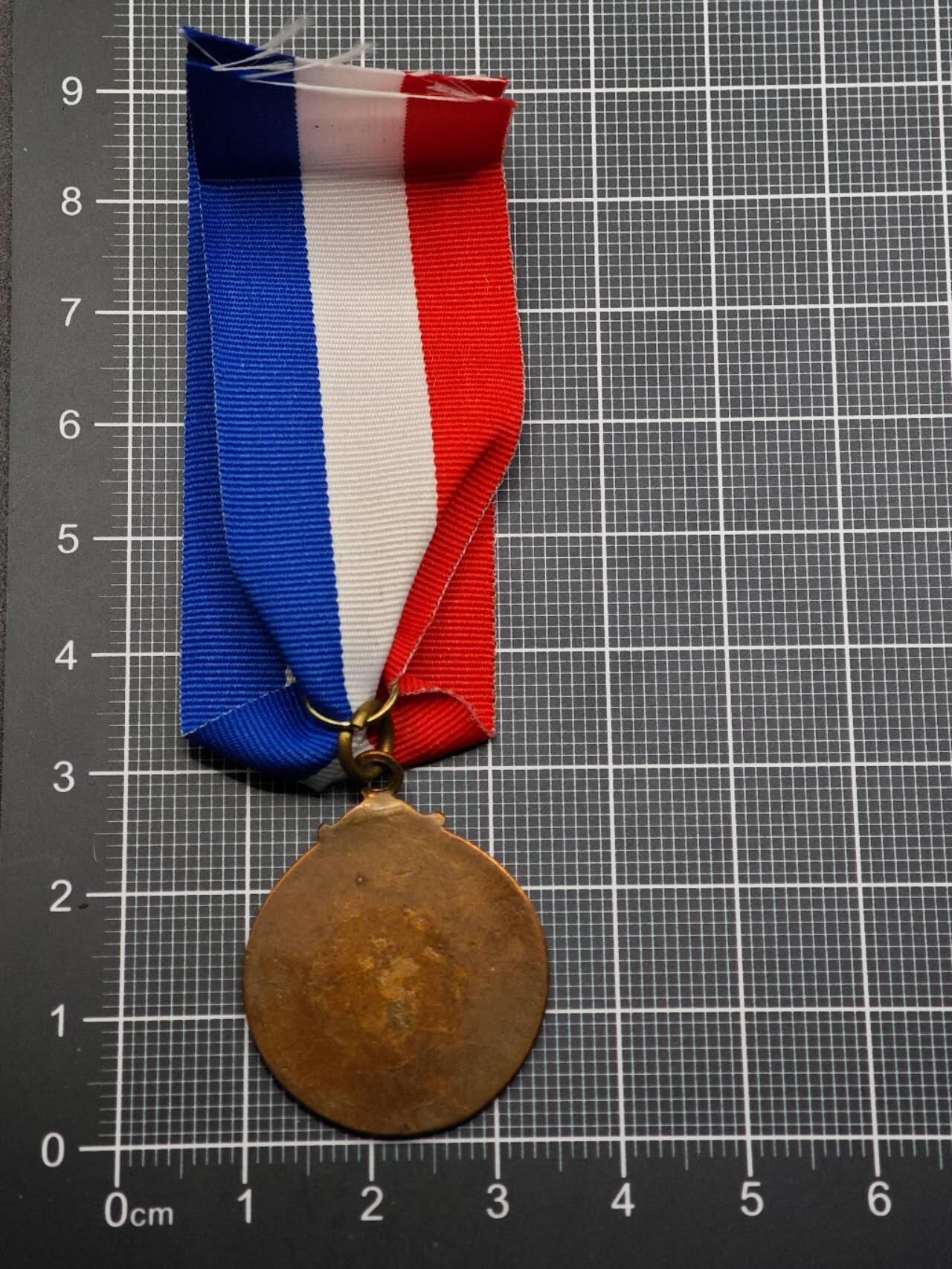  【淘币小摊】限时拍第八百六十八拍   章牌场   年前最后一周之前预留8号9号全部发出请更换最新收货地址不方便收货的请勿参拍或者顺丰到付  英国乔治六世加冕纪念章