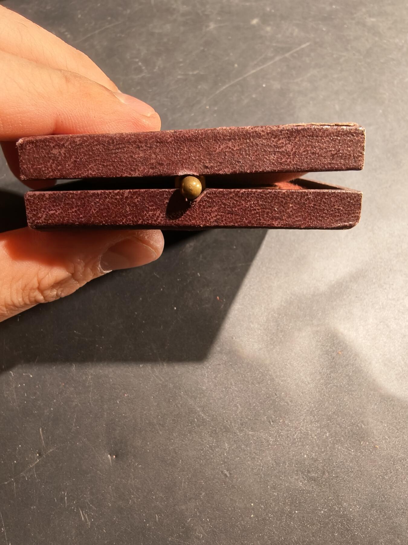 老王徽章第181期 法国《小日报》赠大铜章    大师Fraise作品     原盒，盒子卡扣卡不紧       直径50mm       重量56.5g