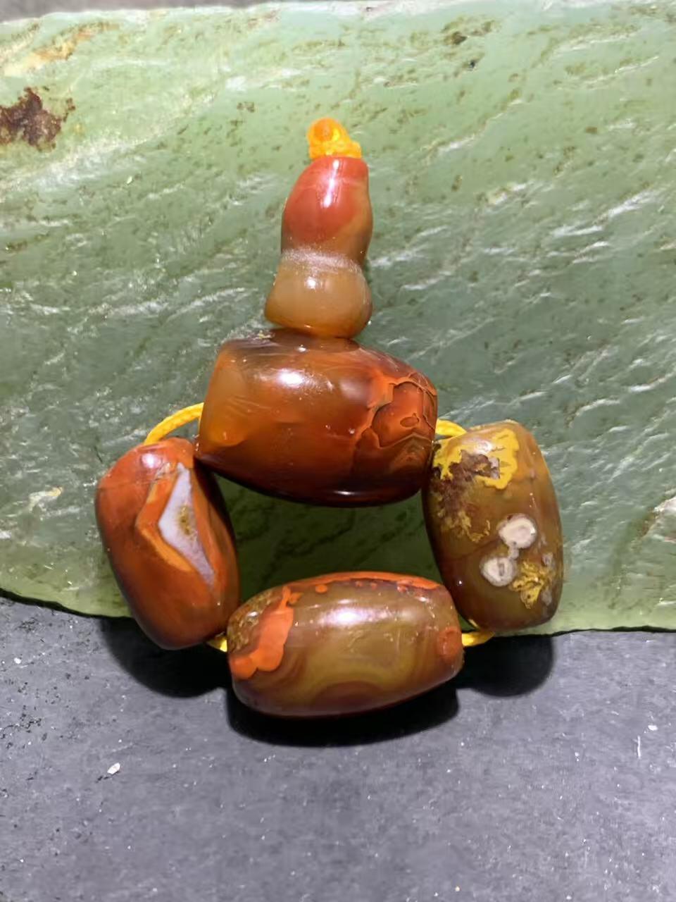 战国红玛瑙配饰一套，