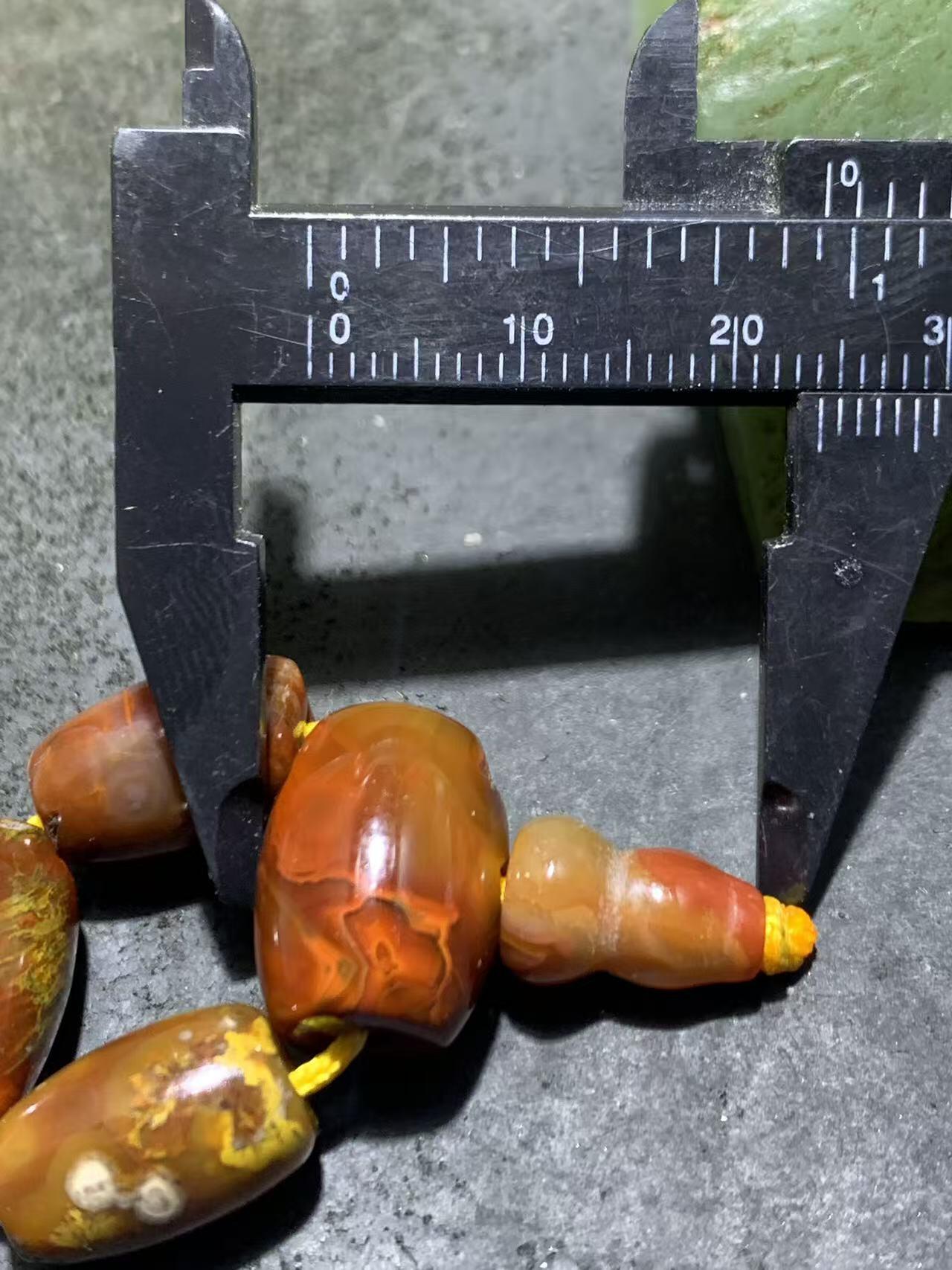 战国红玛瑙配饰一套，