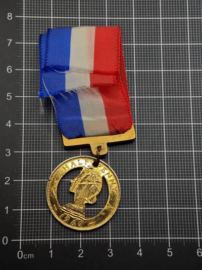  【淘币小摊】限时拍第八百六十八拍   章牌场   年前最后一周之前预留8号9号全部发出请更换最新收货地址不方便收货的请勿参拍或者顺丰到付  - 英国便士改造纪念章