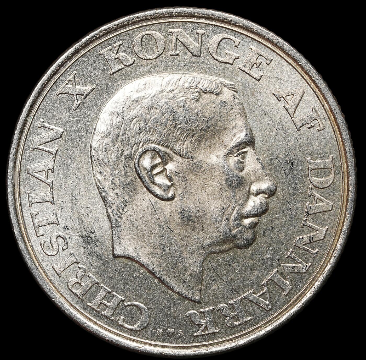 修遠堂世界钱币第104期 1937年丹麦国王登基25周年纪念2克朗银币 15g，含银80%