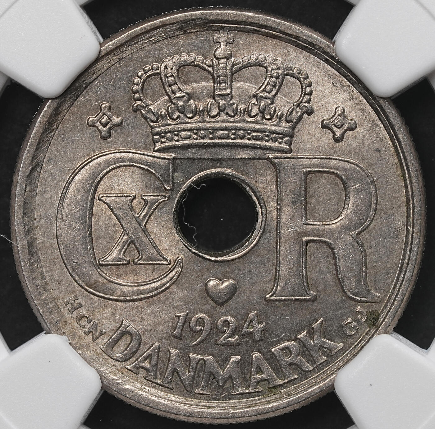 修遠堂世界钱币第104期 NGC评级 丹麦钱币3枚，2银1镍