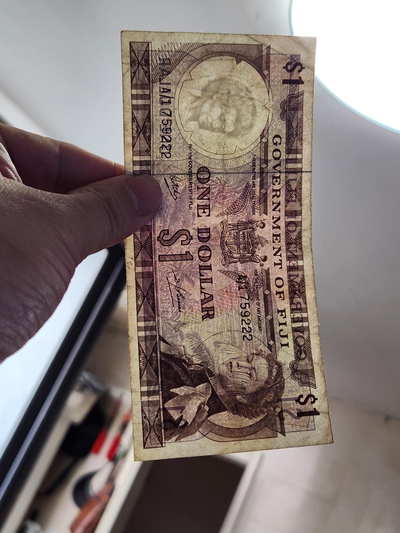 2月8号晚上8点 外国纸币自动截拍第21场 A1首发第一版斐济1元 原票