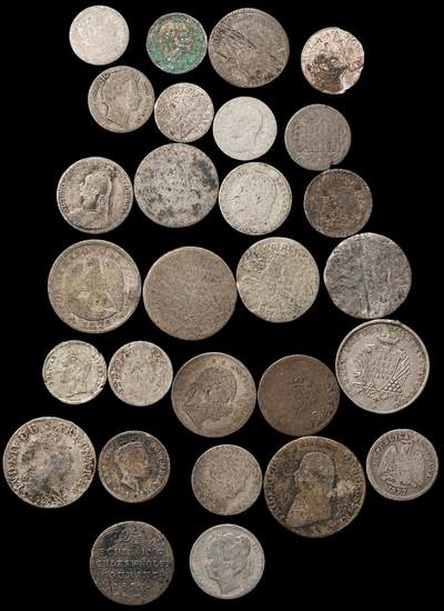 修遠堂世界钱币第104期 - 世界旧银币一组，都是差品烂品，高银，低银都有，以高银为主，总重60g