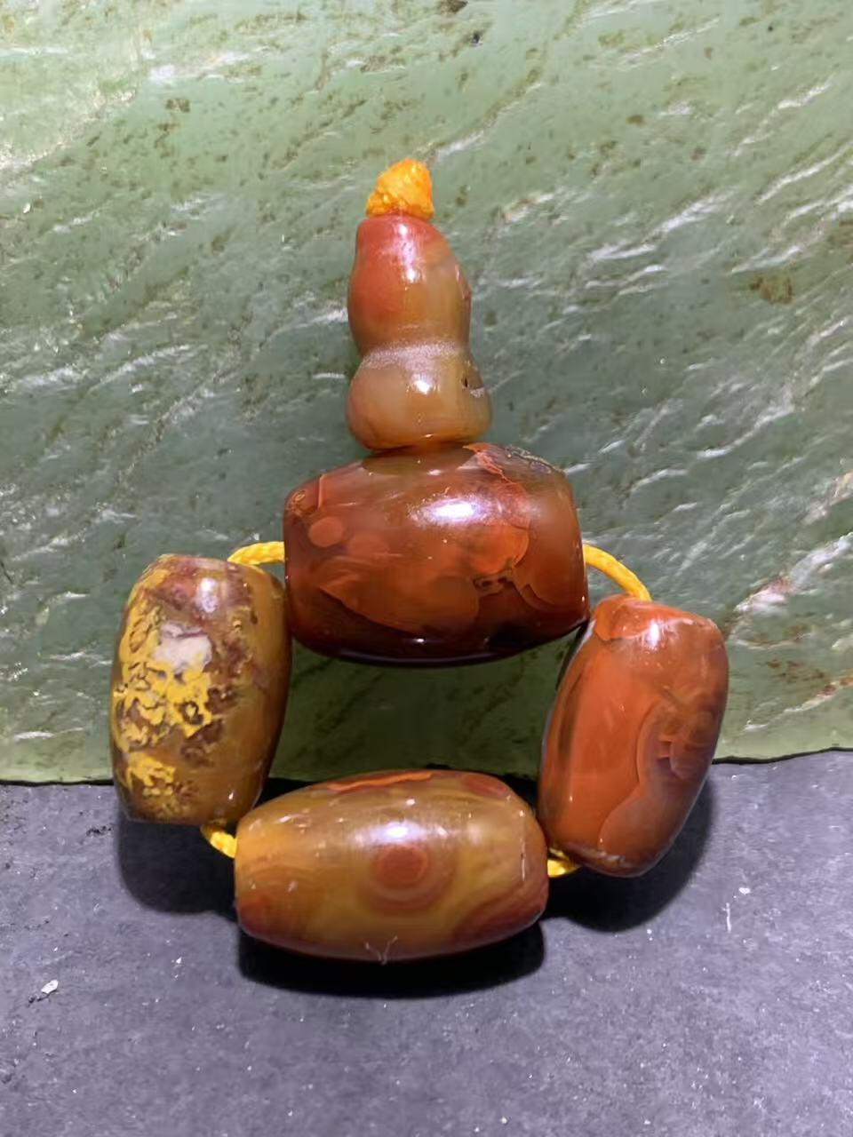 战国红玛瑙配饰一套，