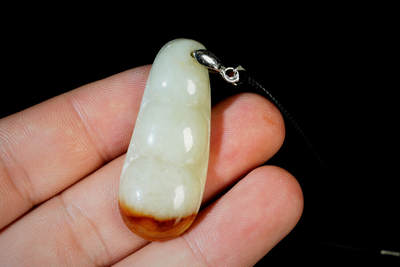 上海都达杂项专场三十四【年后发货全场包邮】  天然和田玉精雕《福豆》挂件88-81