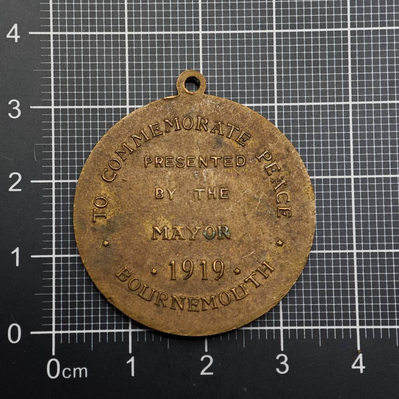  【淘币小摊】限时拍第八百六十八拍   章牌场   年前最后一周之前预留8号9号全部发出请更换最新收货地址不方便收货的请勿参拍或者顺丰到付  一战和平纪念章