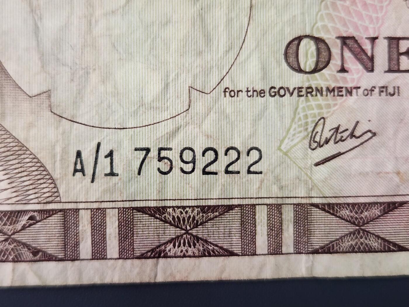 2月8号晚上8点 外国纸币自动截拍第21场 A1首发第一版斐济1元 原票