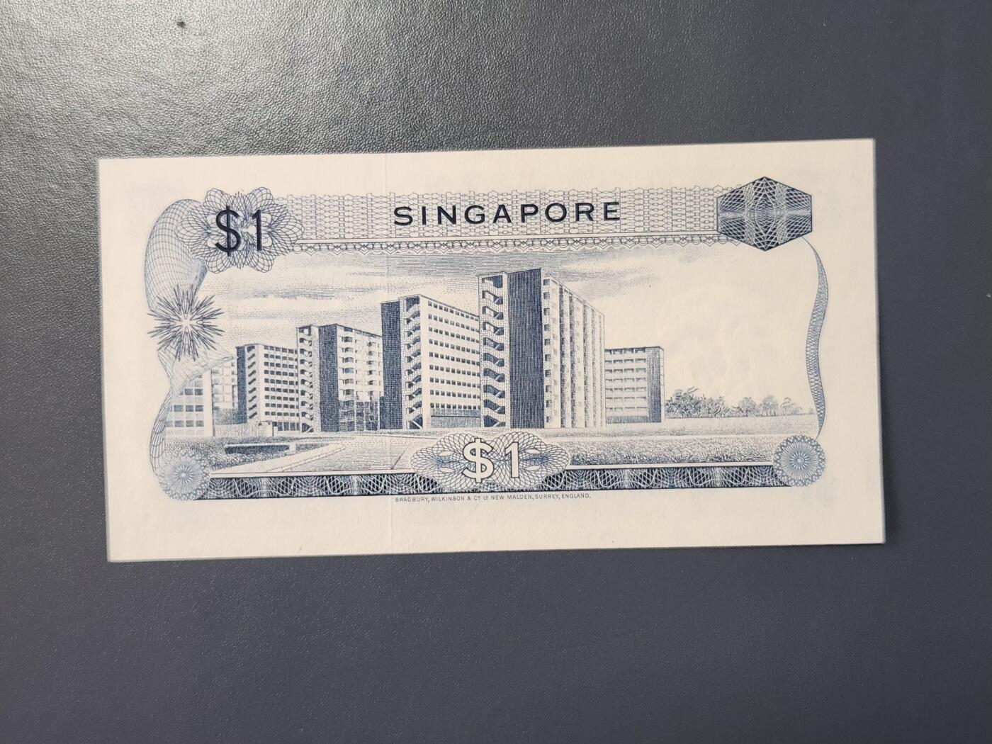 2月8号晚上8点 外国纸币自动截拍第21场 新加坡无章第一版1元几乎全新