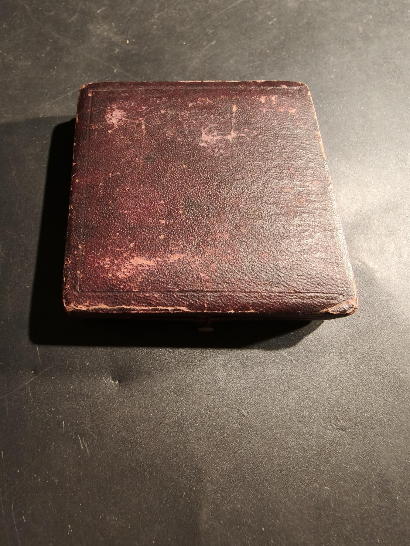 老王徽章第181期 法国1841年拿破仑魂归故里大铜章    原盒     原铸    盒子关不严   直径41mm     重量32.4g