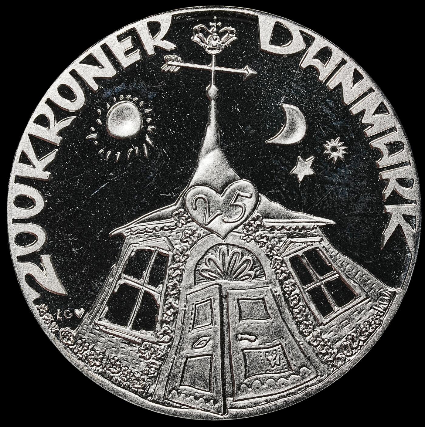 修遠堂世界钱币第104期 1997年丹麦格丽特二世女王与亨里克亲王结婚 25 周年（银婚）200 克朗精制纪念银币，31.10g，999银