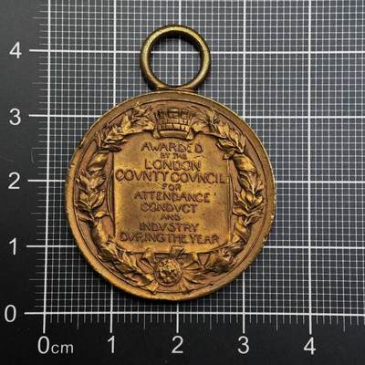  【淘币小摊】限时拍第八百六十八拍   章牌场   年前最后一周之前预留8号9号全部发出请更换最新收货地址不方便收货的请勿参拍或者顺丰到付  - 英国出勤优异奖章