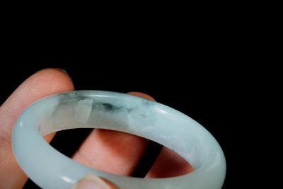 上海都达杂项专场三十四【年后发货全场包邮】  天然冰种带绿翡翠手镯88-63