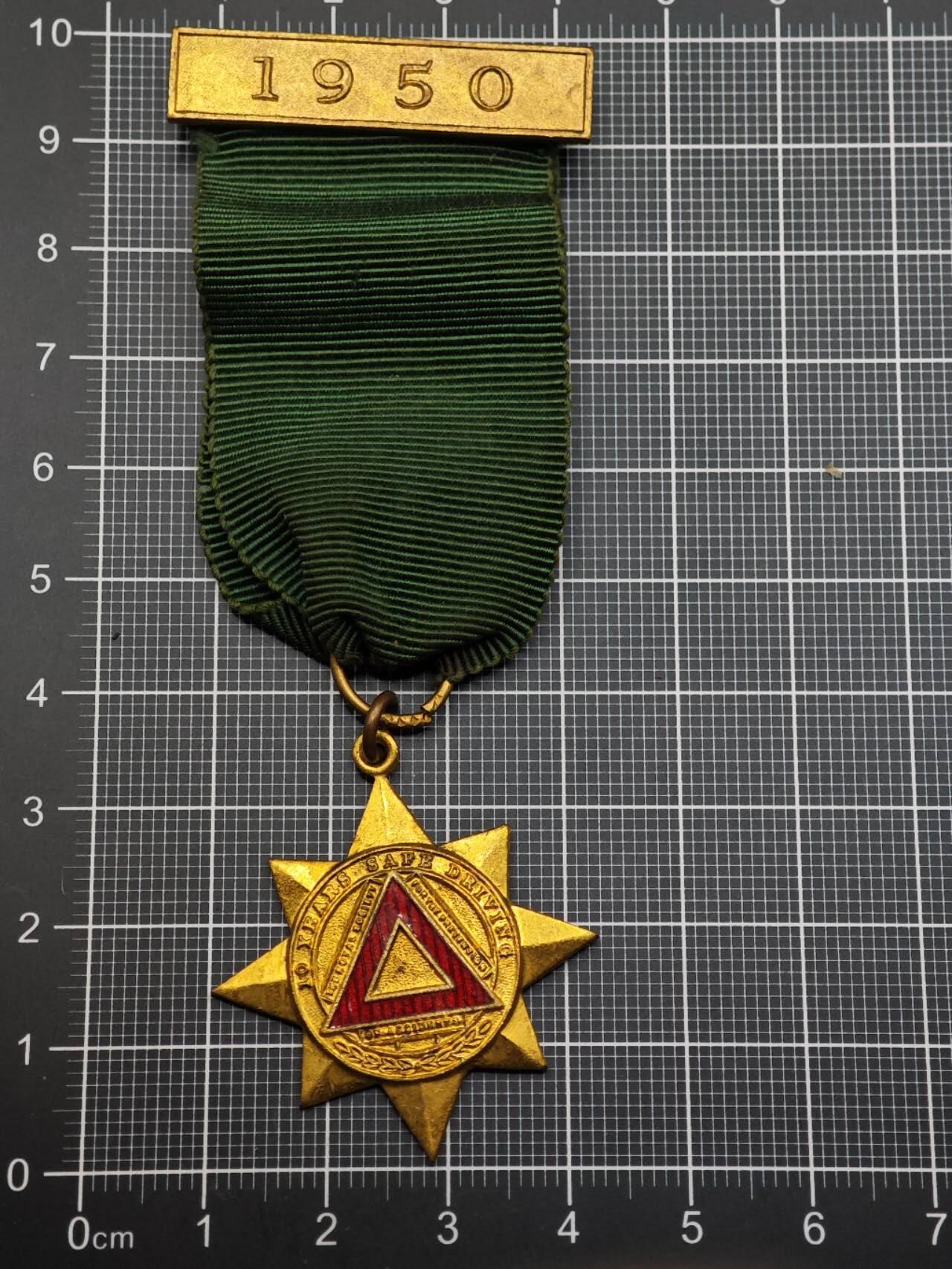  【淘币小摊】限时拍第八百六十八拍   章牌场   年前最后一周之前预留8号9号全部发出请更换最新收货地址不方便收货的请勿参拍或者顺丰到付  英国安全驾驶奖章