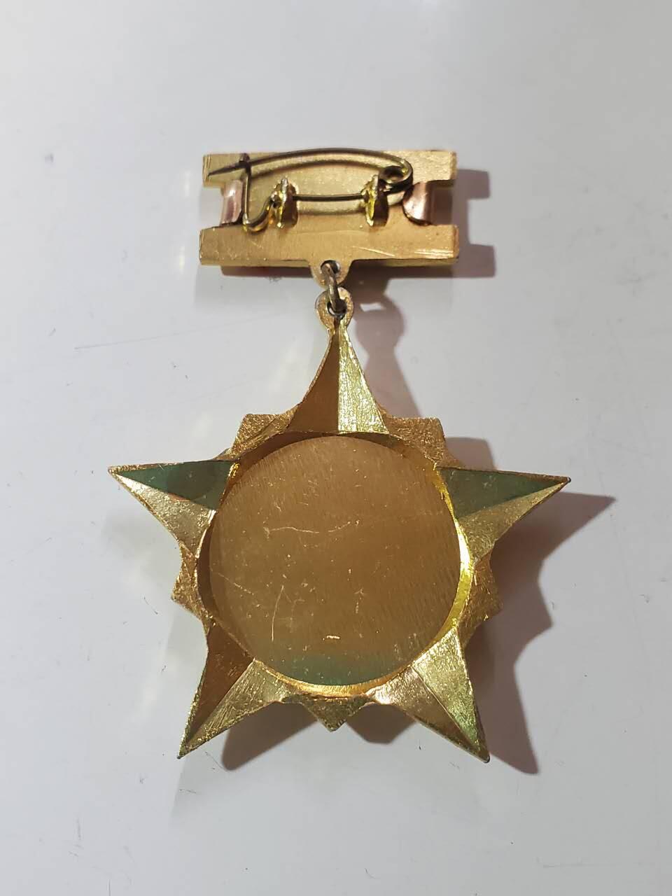 韵星假日军品类拍卖第40期 -- Rimey Holidays Militaria Auction 40 越南社会主义共和国第64团--决胜军团退伍军人证章 好品