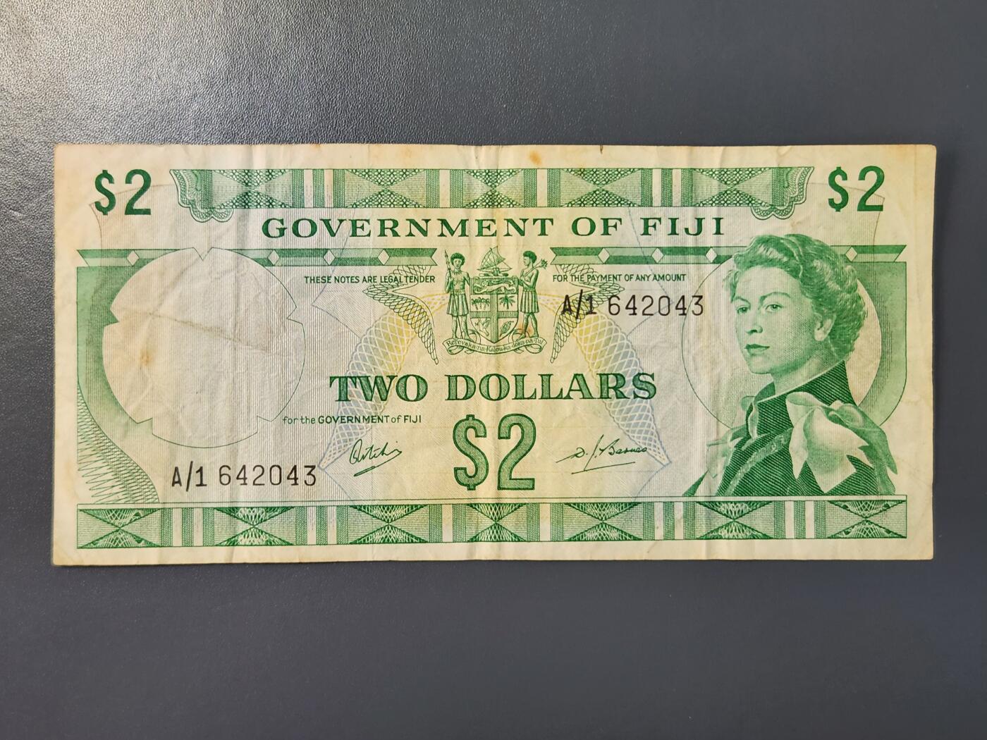 2月8号晚上8点 外国纸币自动截拍第21场 A1首发第一版斐济2元 原票