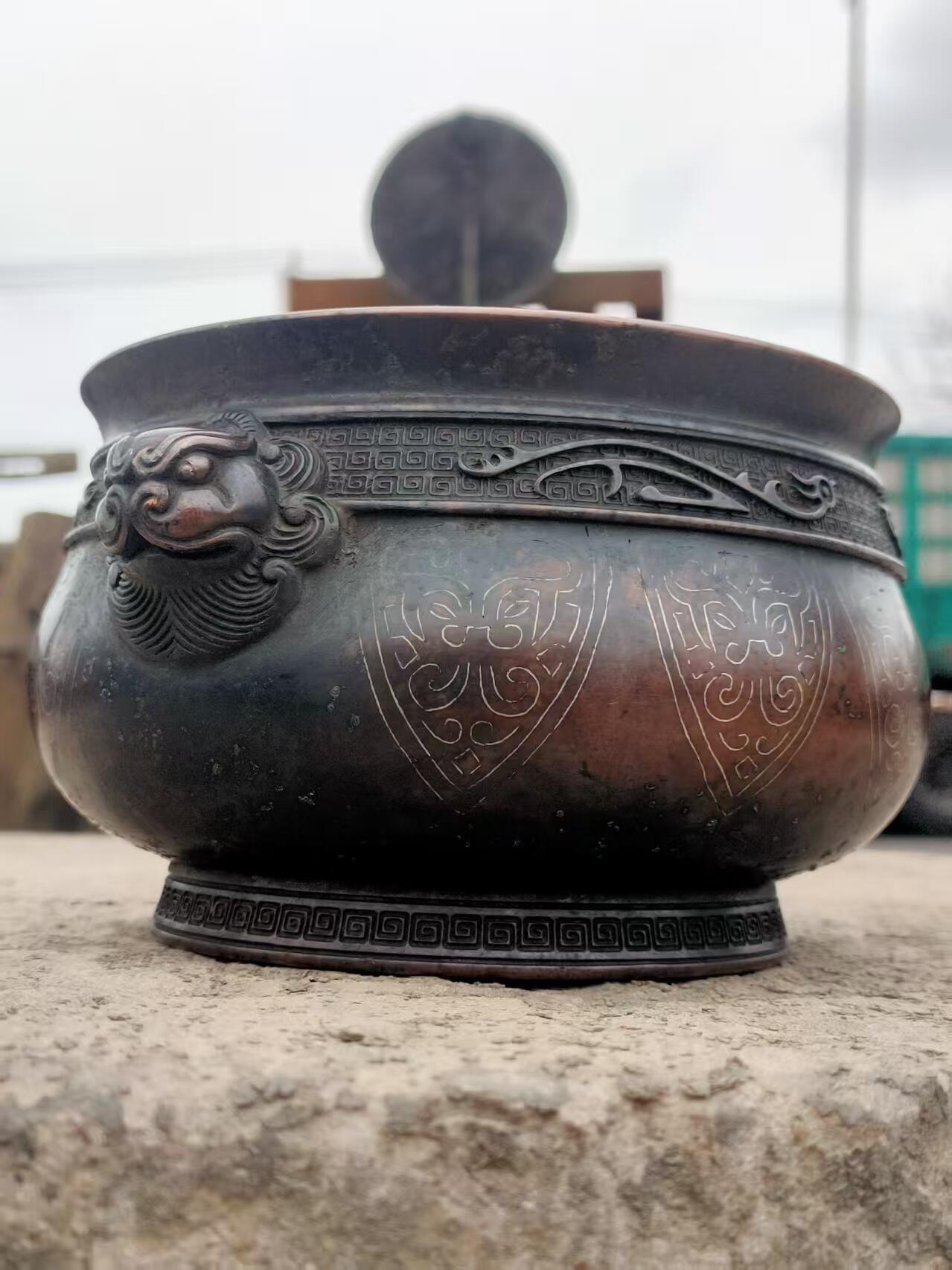 精品兽头铜炉  重量:4斤7两  品相一流  难得的佳品