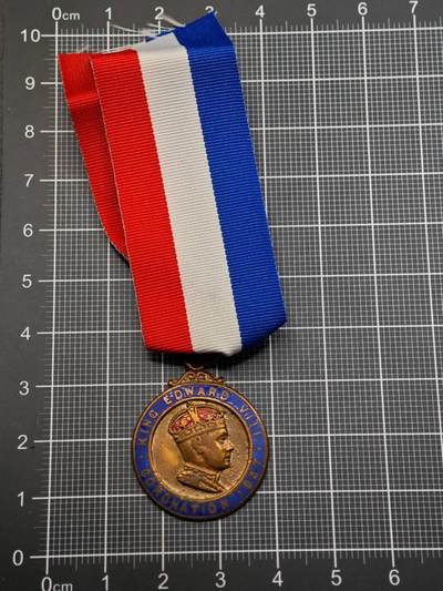  【淘币小摊】限时拍第八百六十八拍   章牌场   年前最后一周之前预留8号9号全部发出请更换最新收货地址不方便收货的请勿参拍或者顺丰到付  - 英国乔治六世加冕纪念章