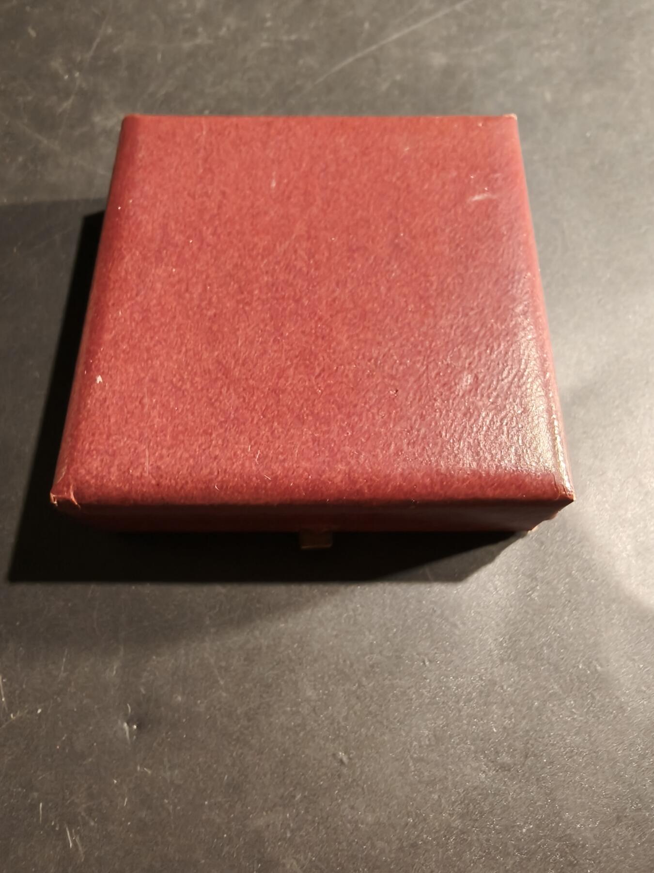 老王徽章第181期 法国阿尔芒蒂耶尔-阿泽布鲁克商会大铜章     原盒      直径45mm     重量37.2g