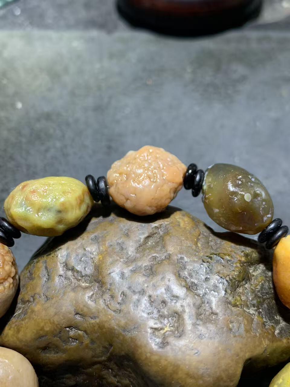 精美戈壁彩珠筋脉石原石手串一条