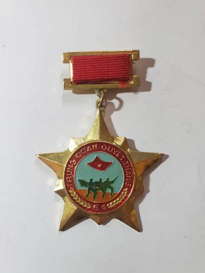 韵星假日军品类拍卖第40期 -- Rimey Holidays Militaria Auction 40 - 越南社会主义共和国第64团--决胜军团退伍军人证章 好品