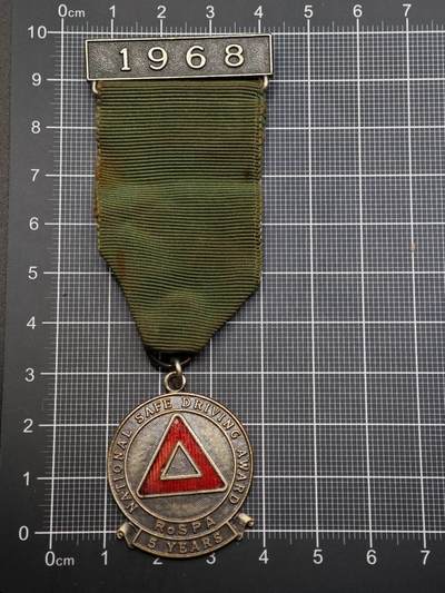  【淘币小摊】限时拍第八百六十八拍   章牌场   年前最后一周之前预留8号9号全部发出请更换最新收货地址不方便收货的请勿参拍或者顺丰到付  - 英国安全驾驶奖章