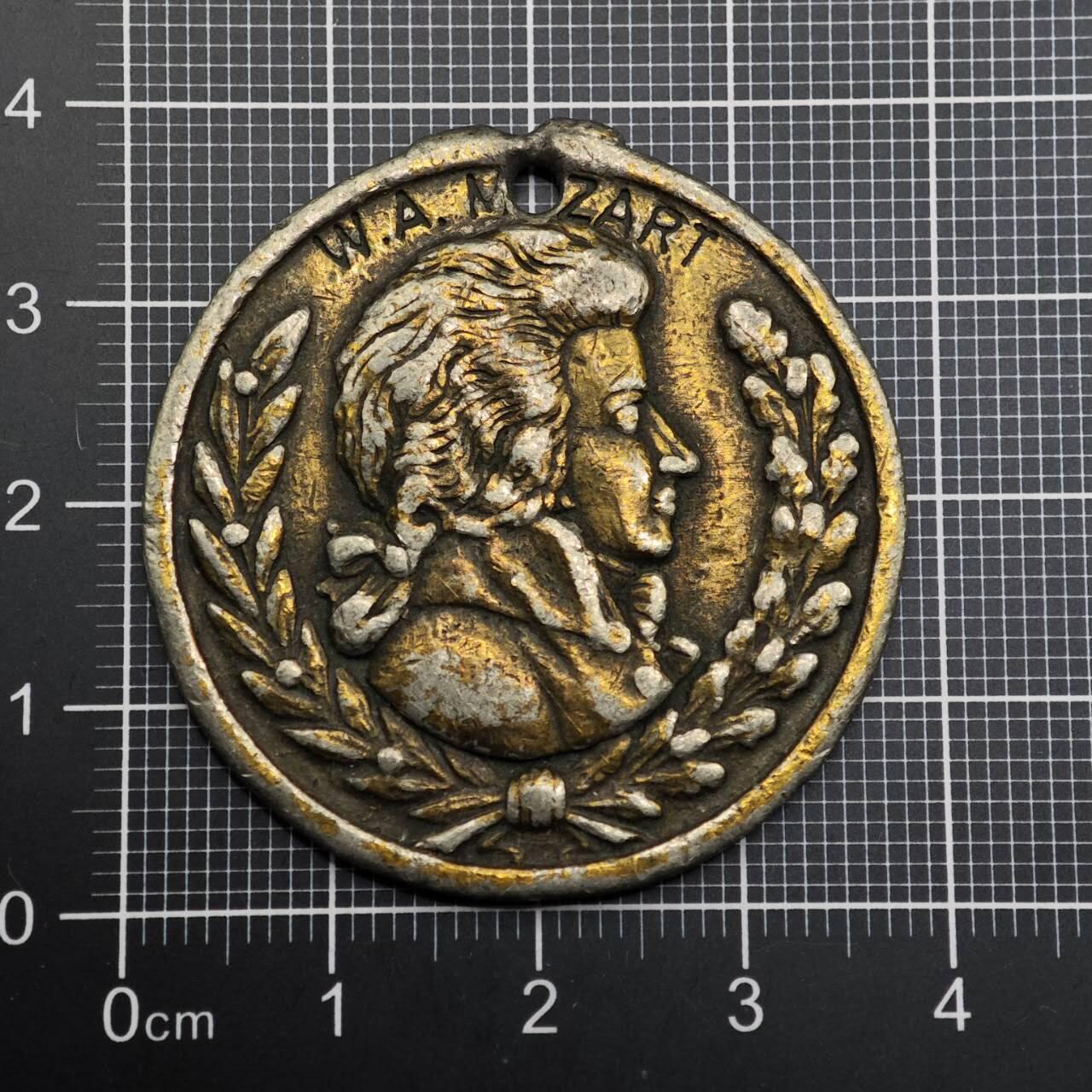  【淘币小摊】限时拍第八百六十八拍   章牌场   年前最后一周之前预留8号9号全部发出请更换最新收货地址不方便收货的请勿参拍或者顺丰到付  莫扎特纪念章