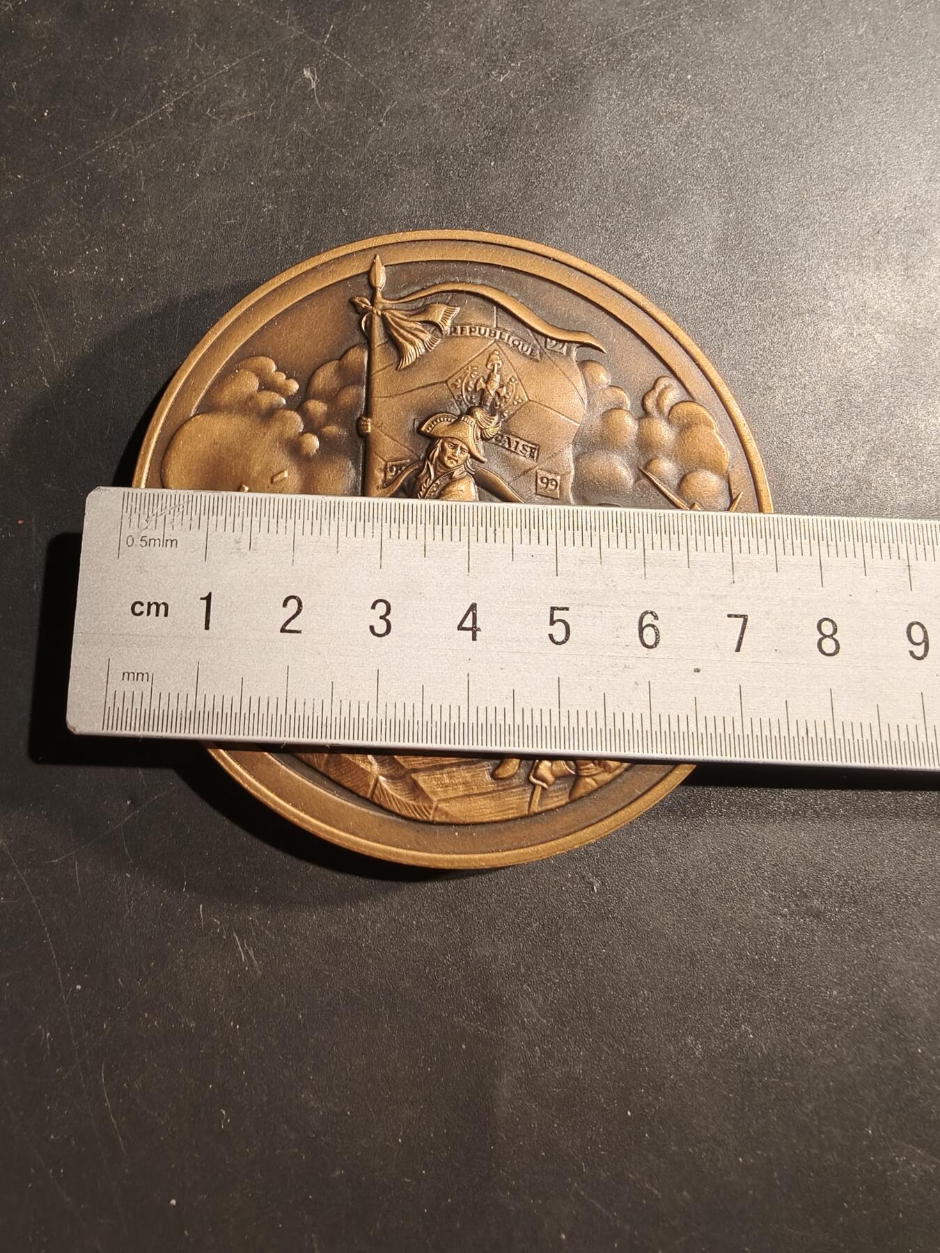 老王徽章第181期 法国拿破仑1796年阿尔科战役大铜章     直径75mm     重量258.9g