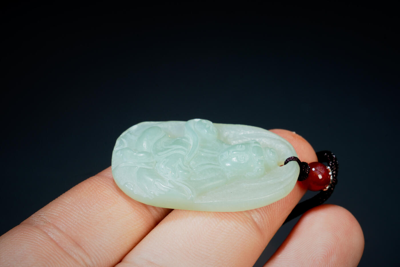 上海都达杂项专场二十六（全场包邮）  天然和田玉精雕《持莲观音》挂件 88-89